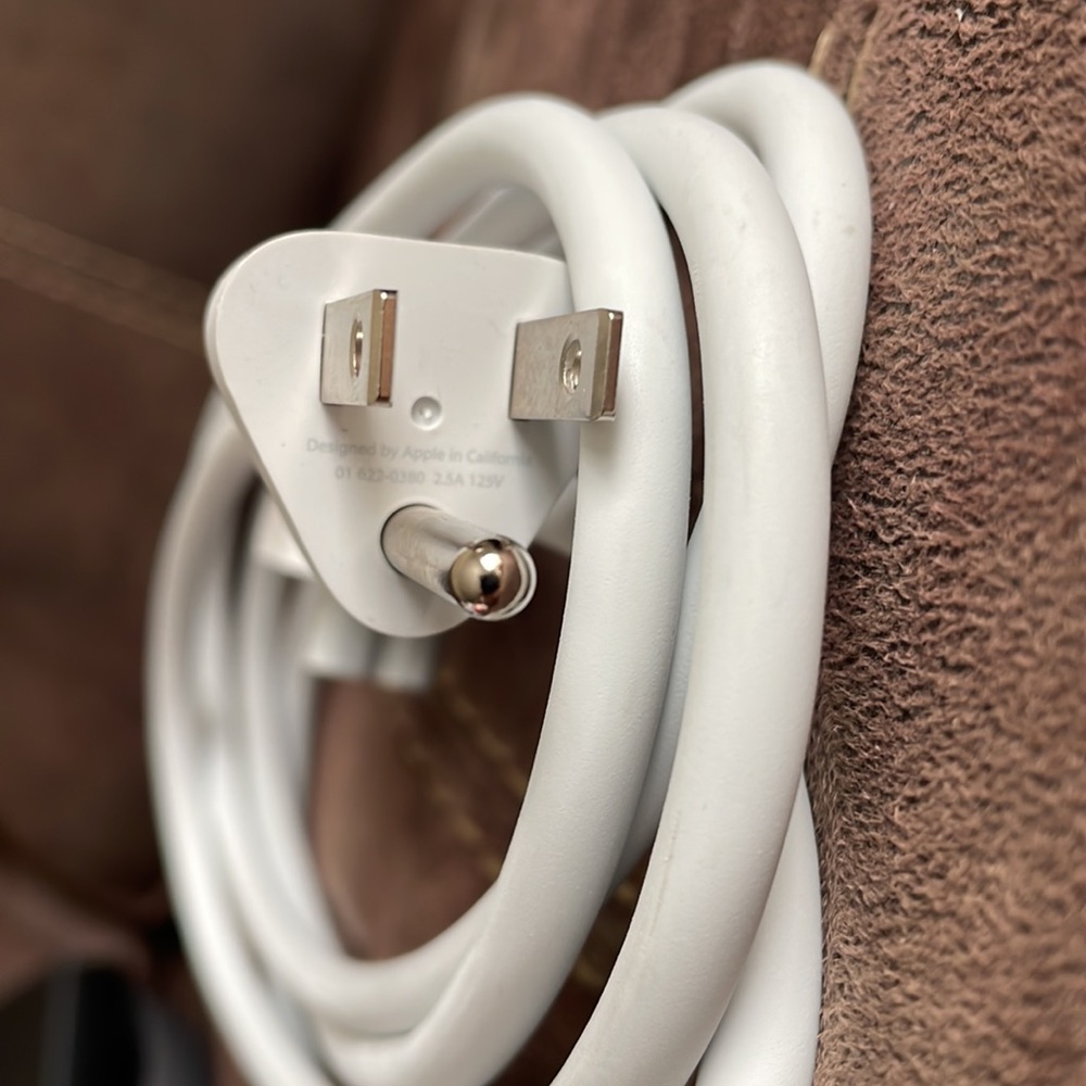 MacBook Power Adapter - Picture 4 of 4